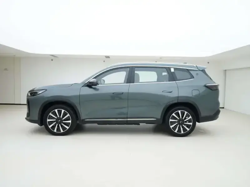 2025 Chery Fulwin T8 с пробегом 18 000 км