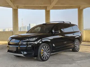 2025 Denza N9 с пробегом 46 900 км