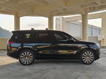2025 Denza N9 с пробегом 46 900 км