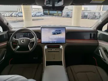 2025 Denza N9 с пробегом 46 900 км