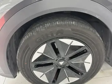 2023 Changan Deepal S07 с пробегом 11 000 км