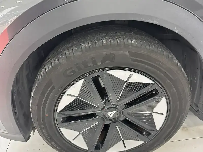 2023 Changan Deepal S07 с пробегом 11 000 км