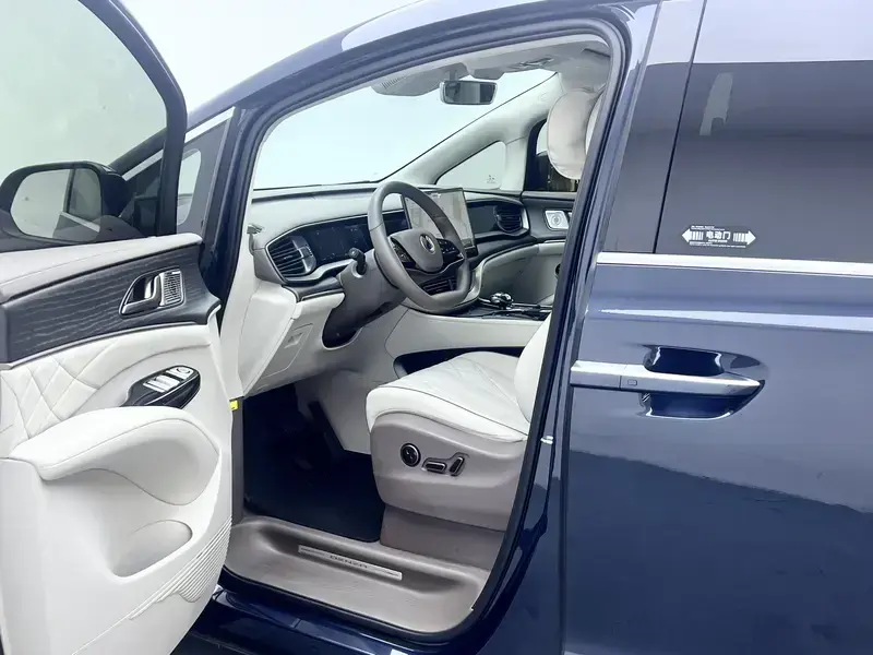 2022 Denza D9 с пробегом 51 800 км