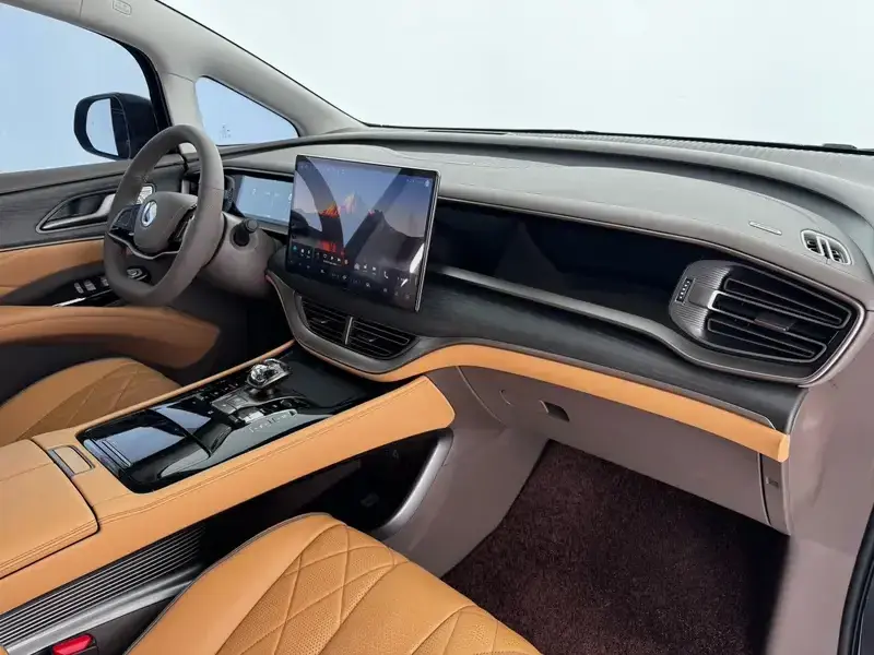 2022 Denza D9 с пробегом 41 000 км