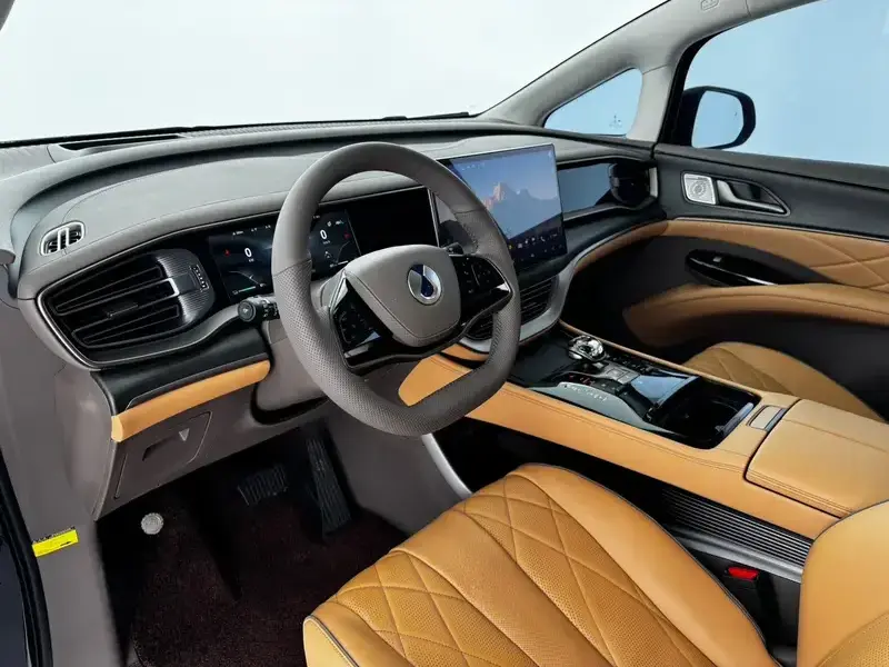 2022 Denza D9 с пробегом 41 000 км