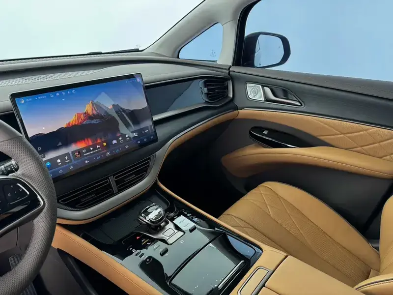 2022 Denza D9 с пробегом 41 000 км