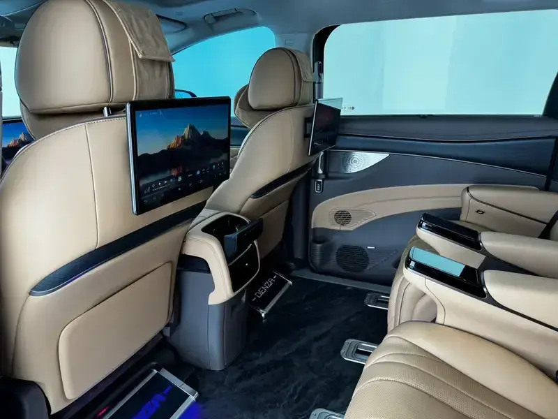 2022 Denza D9 с пробегом 41 000 км