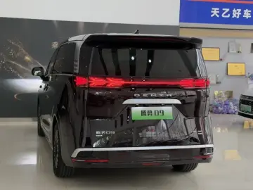 2026 Denza D9 с пробегом 4 000 км