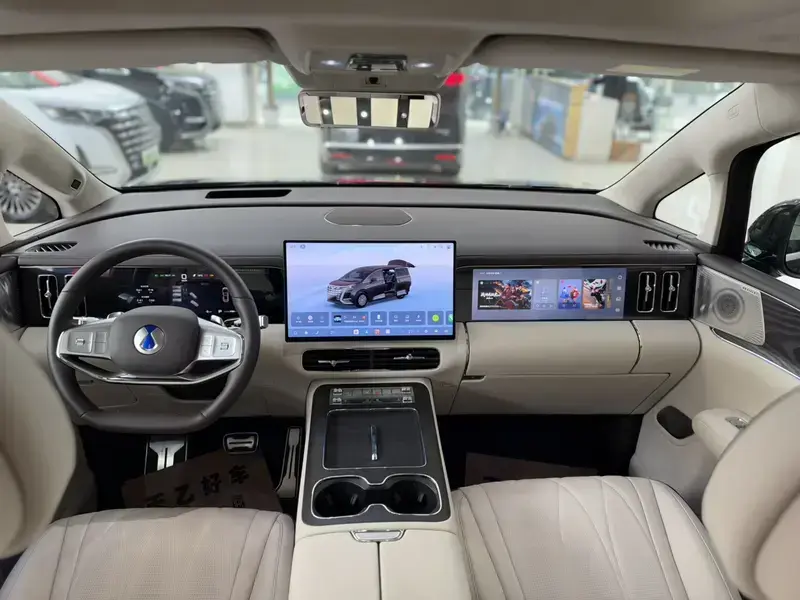 2026 Denza D9 с пробегом 4 000 км