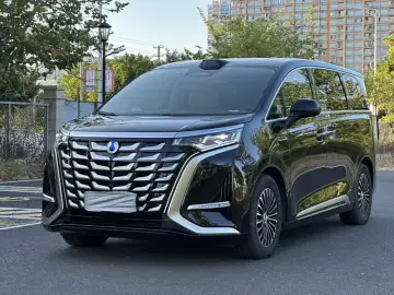 2025 Denza D9 с пробегом 14 900 км