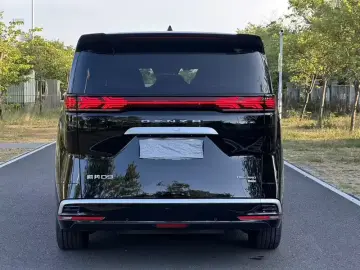 2025 Denza D9 с пробегом 14 900 км