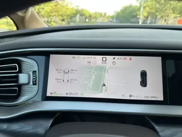 2025 Denza D9 с пробегом 14 900 км
