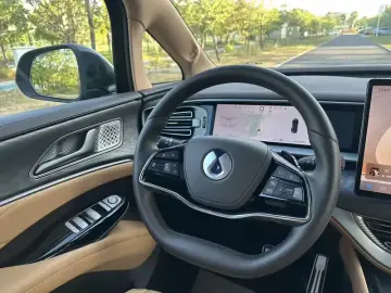 2025 Denza D9 с пробегом 14 900 км
