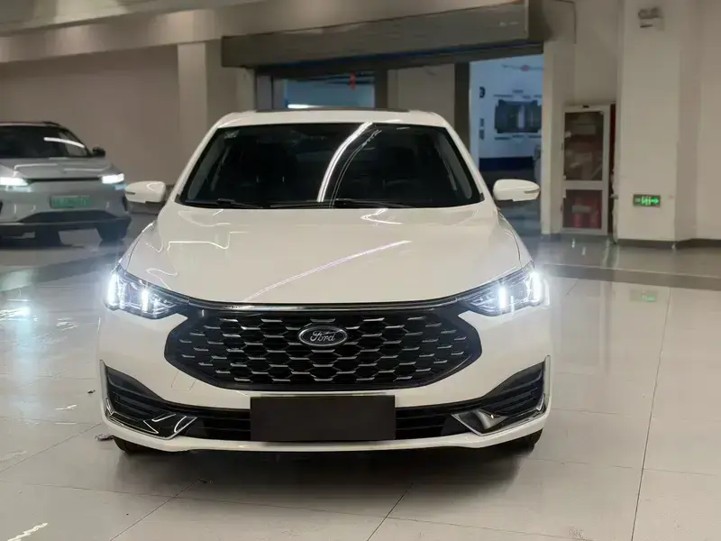 2021 Ford Escort с пробегом 104 000 км