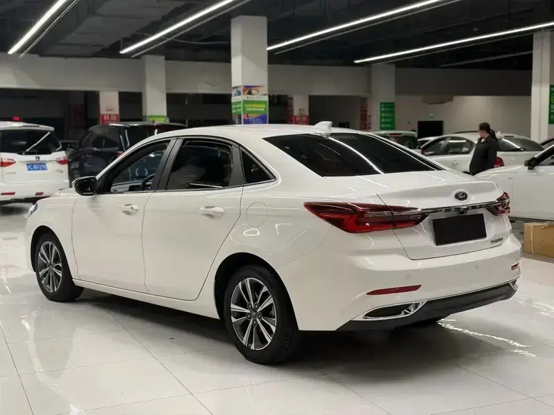 2021 Ford Escort с пробегом 104 000 км