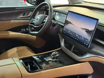 2024 Denza D9 с пробегом 43 000 км