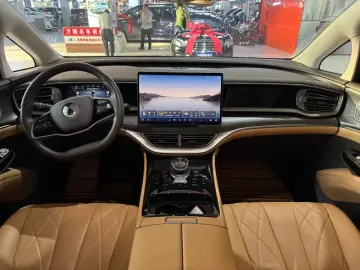 2024 Denza D9 с пробегом 43 000 км