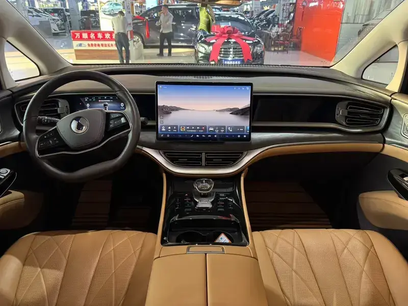 2024 Denza D9 с пробегом 43 000 км