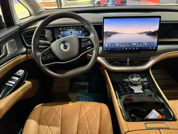 2024 Denza D9 с пробегом 43 000 км