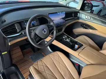 2024 Denza D9 с пробегом 43 000 км