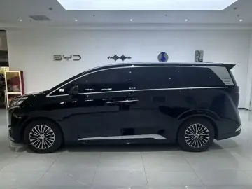 2024 Denza D9 с пробегом 73 500 км