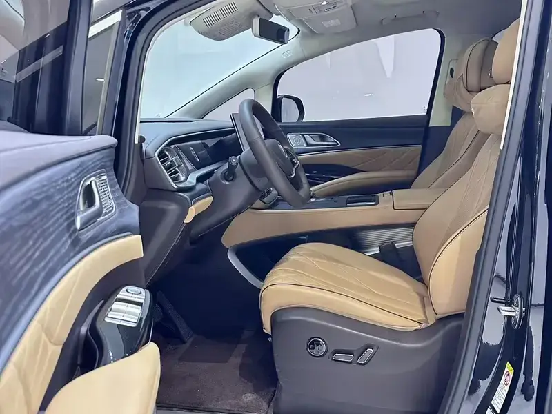 2024 Denza D9 с пробегом 73 500 км