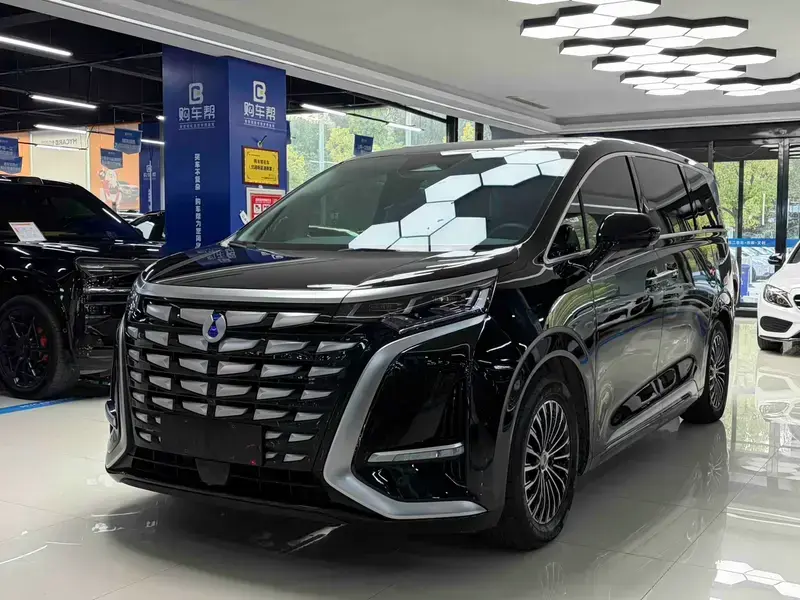 2024 Denza D9 с пробегом 53 000 км