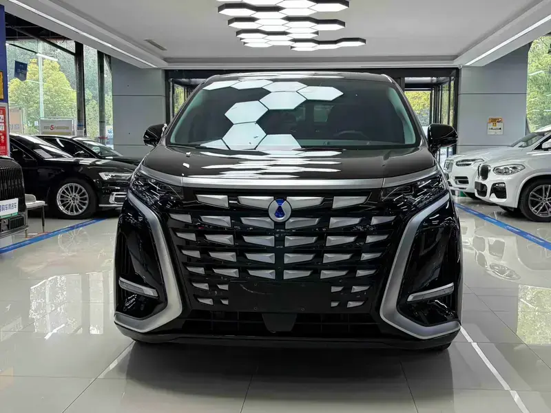 2024 Denza D9 с пробегом 53 000 км