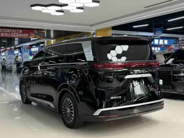 2024 Denza D9 с пробегом 53 000 км
