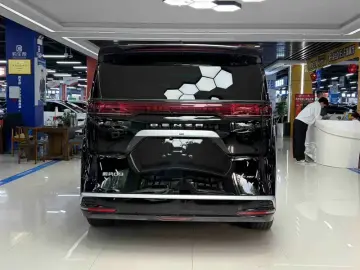 2024 Denza D9 с пробегом 53 000 км