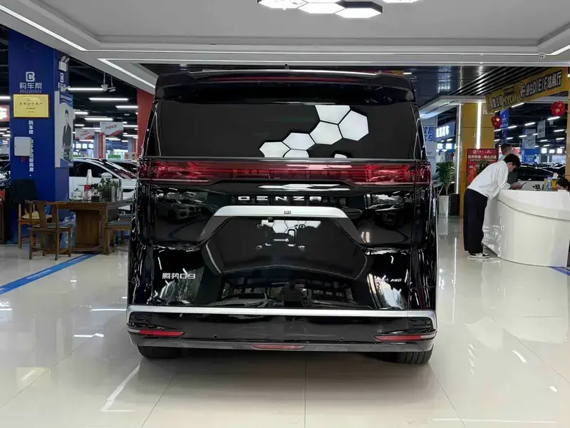 2024 Denza D9 с пробегом 53 000 км