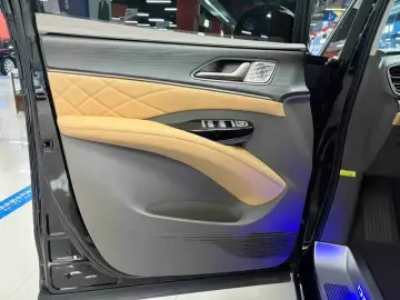 2024 Denza D9 с пробегом 53 000 км