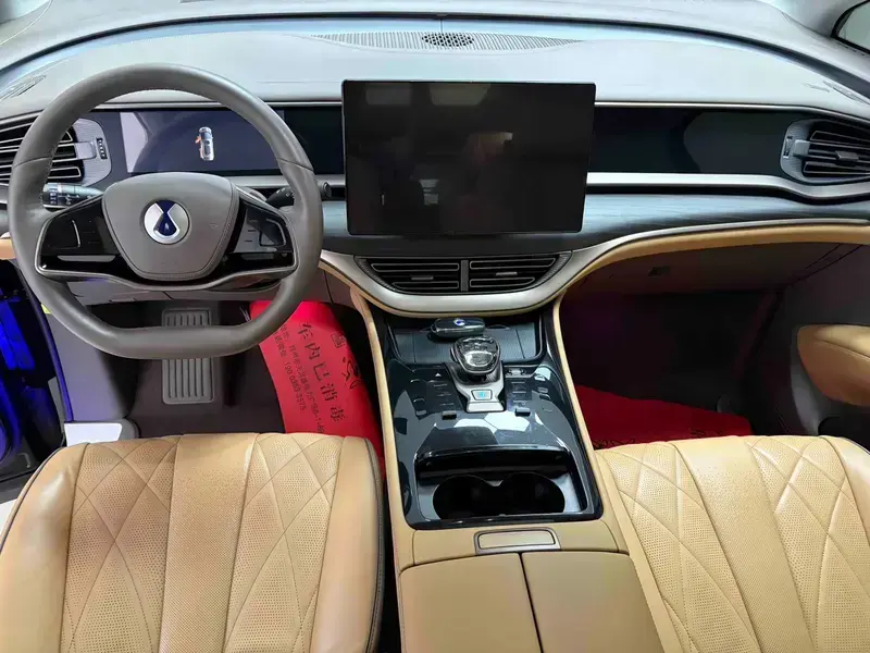 2024 Denza D9 с пробегом 53 000 км