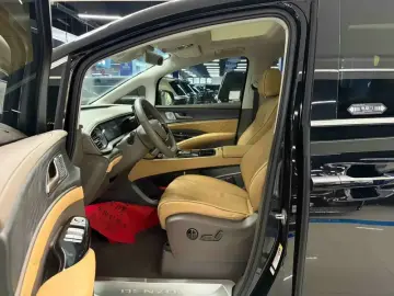 2024 Denza D9 с пробегом 53 000 км