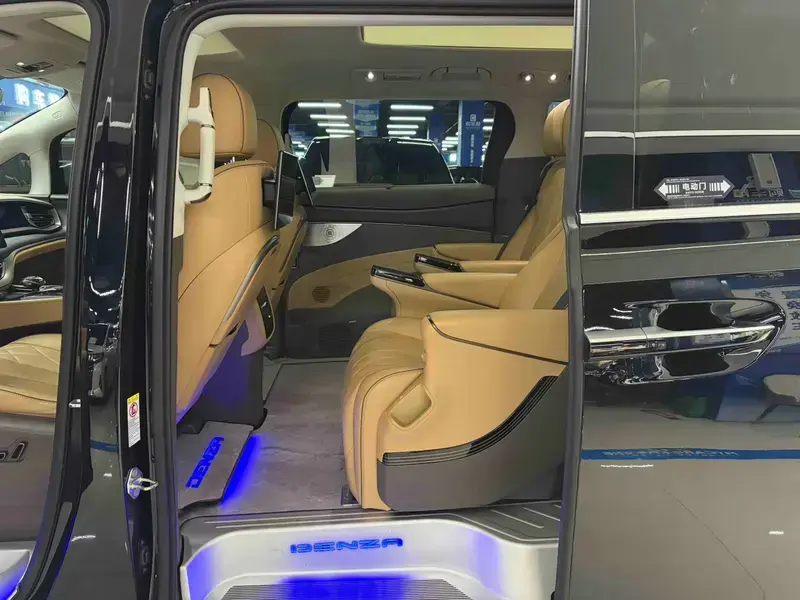 2024 Denza D9 с пробегом 53 000 км