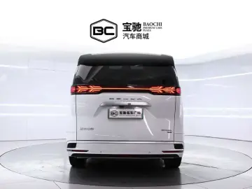 2025 Denza D9 с пробегом 5 000 км