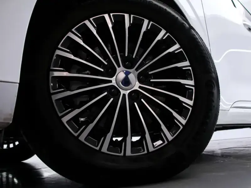 2025 Denza D9 с пробегом 5 000 км