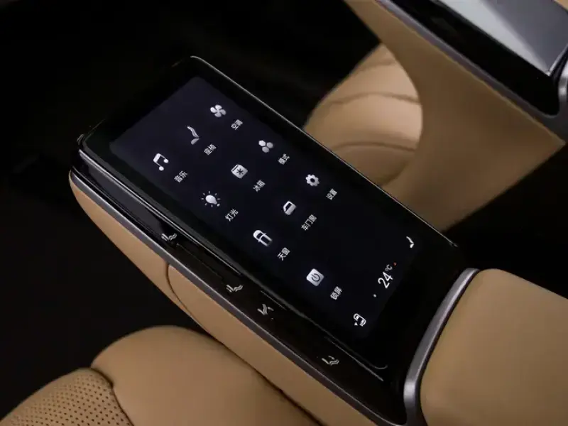 2025 Denza D9 с пробегом 5 000 км