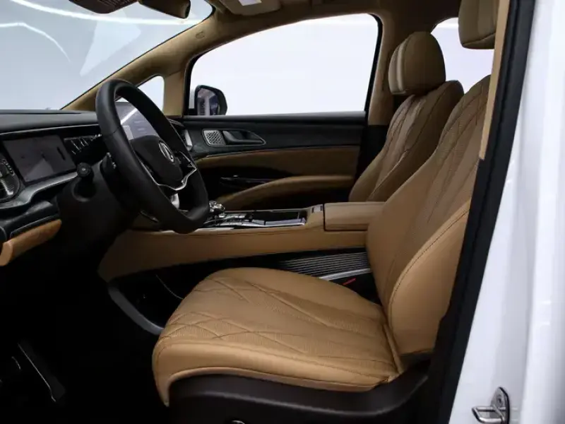 2025 Denza D9 с пробегом 5 000 км