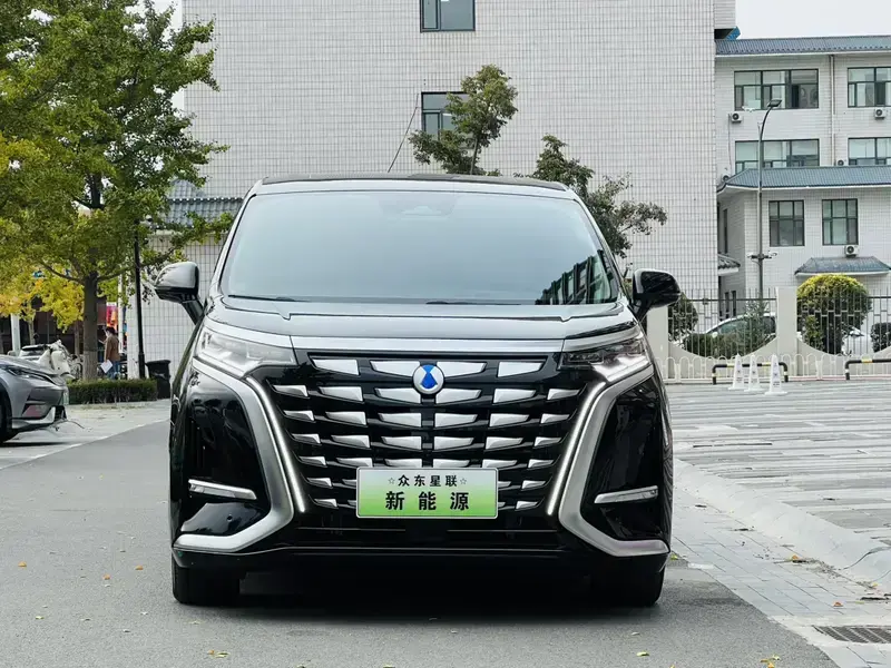 2024 Denza D9 с пробегом 31 000 км