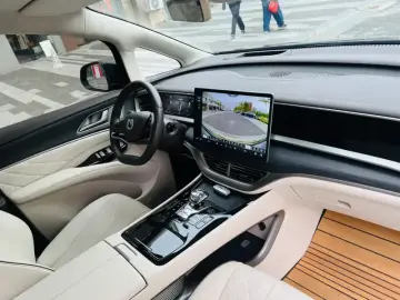 2024 Denza D9 с пробегом 31 000 км