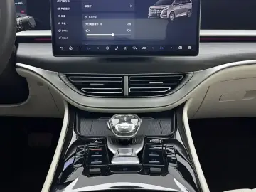 2024 Denza D9 с пробегом 67 000 км