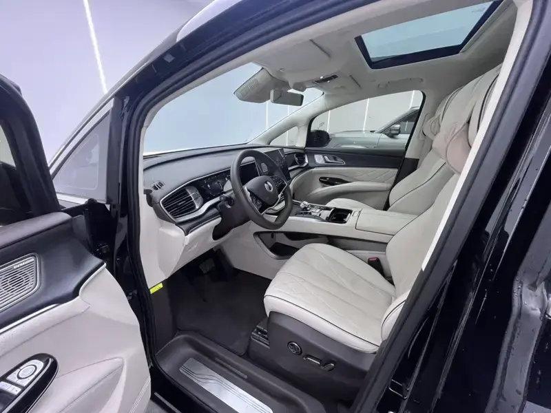 2024 Denza D9 с пробегом 67 000 км