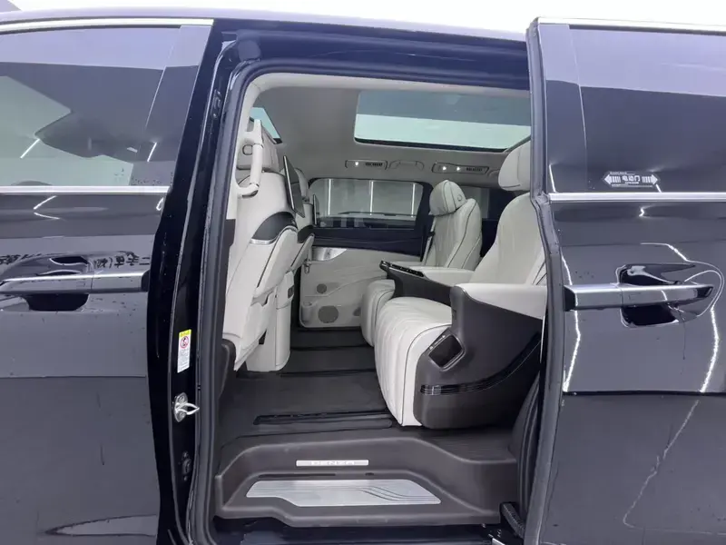 2024 Denza D9 с пробегом 67 000 км