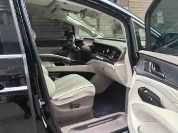 2022 Denza D9 с пробегом 46 000 км