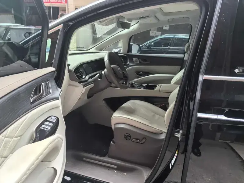 2022 Denza D9 с пробегом 46 000 км