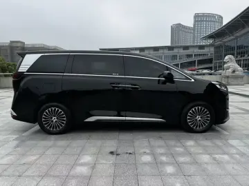 2024 Denza D9 с пробегом 48 000 км