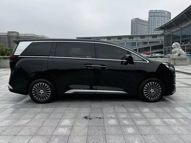 2024 Denza D9 с пробегом 48 000 км