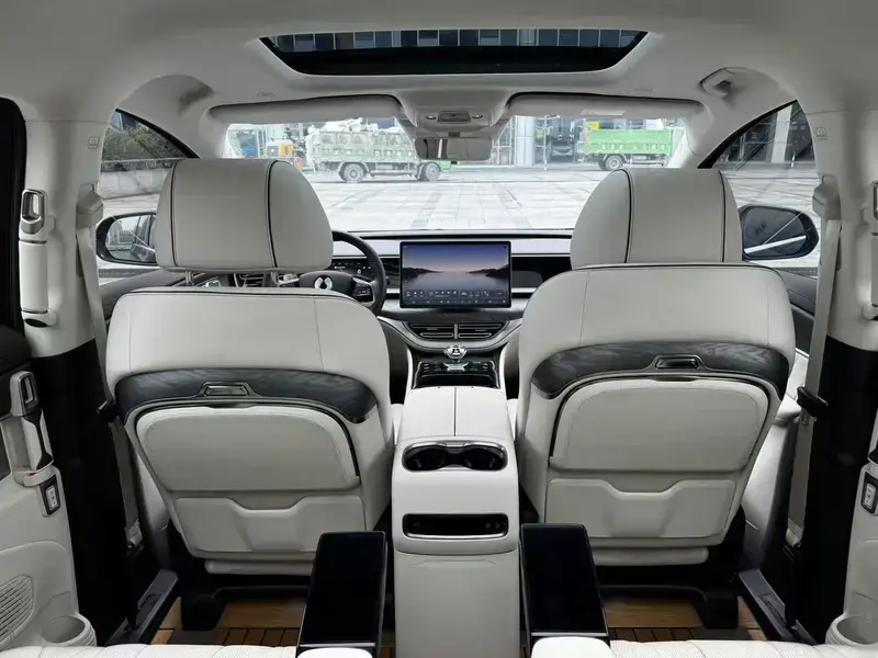 2024 Denza D9 с пробегом 48 000 км