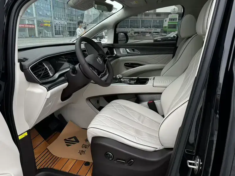 2024 Denza D9 с пробегом 48 000 км